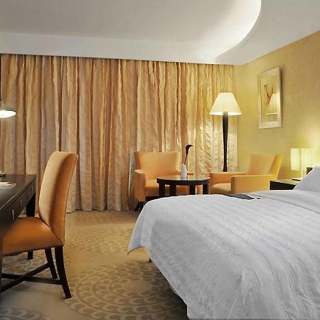 Le Meridien Pyramids Hotel & Spa Giza Bagian luar foto